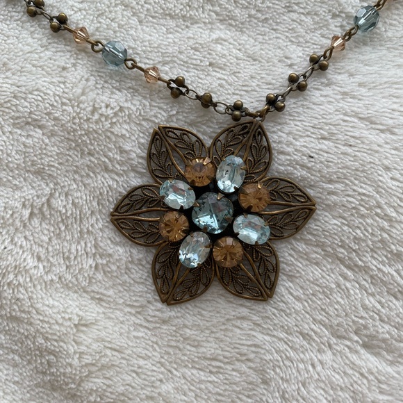 Liz Palacios flower necklace with crystal setting - Picture 2 of 4